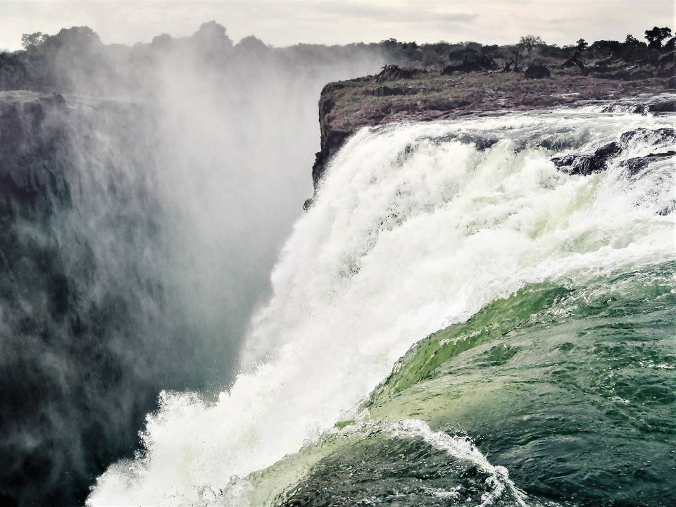 モシ・オ・トゥニャ/ヴィクトリアの滝（世界自然遺産 / ジンバブエ、ザンビア）